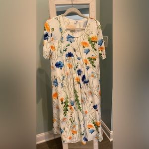 Adorable summer flowered dress, with pockets, sz large, never worn!